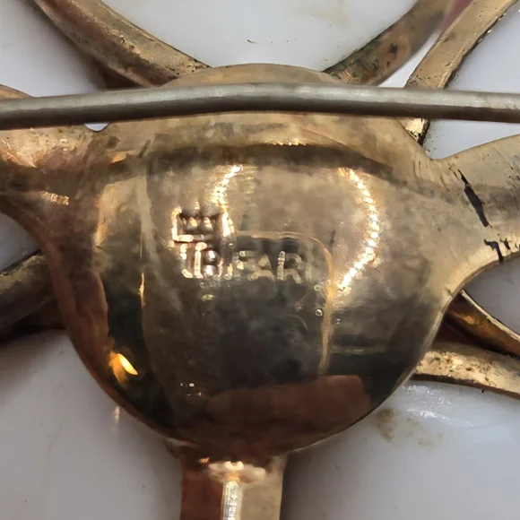 Vintage Trifari Poured Milk Glass Brooch 1950s Signed - Picture 4 of 5